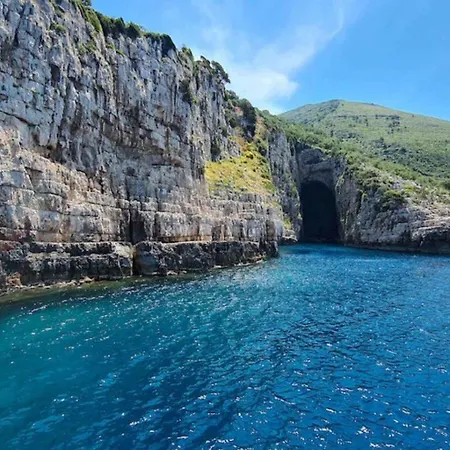 Escursioni In Barca Alla Scoperta Delle Spiagge Di Valona E Grotte Marine *